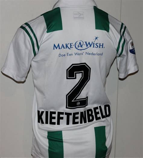 Met ingang van woensdag 30 april is het nieuwe thuisshirt van fc groningen voor het seizoen 2014/2015 beschikbaar. FC Groningen Home football shirt 2011 - 2012. Sponsored by ...