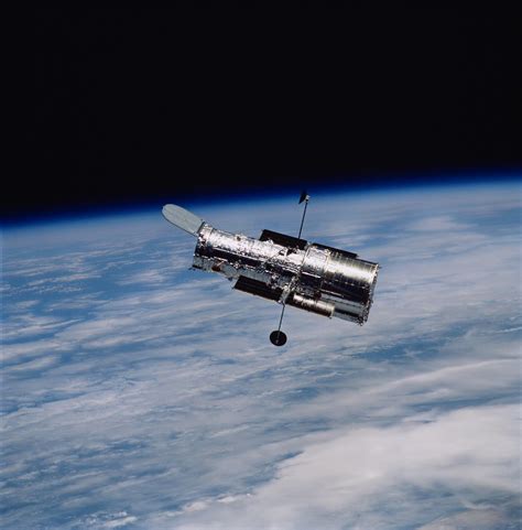 Hubble Space Telescope Backdropped By The Horizon Of Earth Flickr