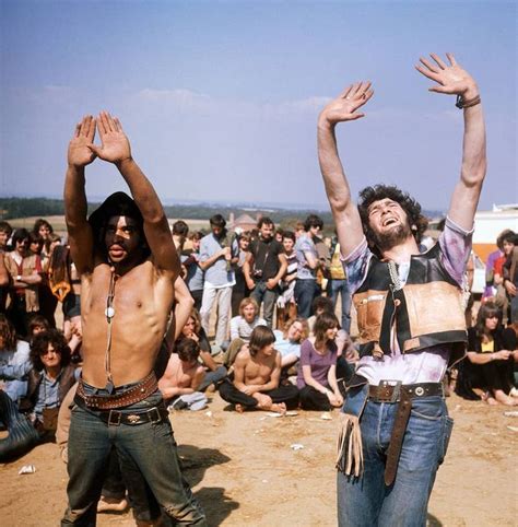 23 Pictures That Show Just How Far Out Hippies Really Were Em 2020