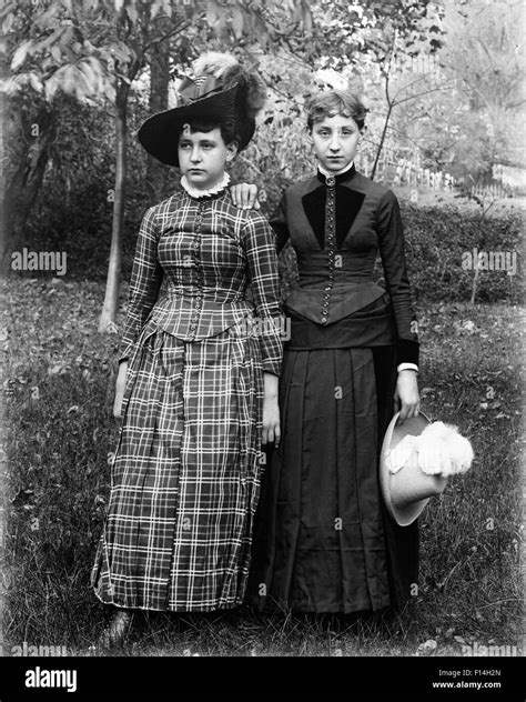 1890 School Girls