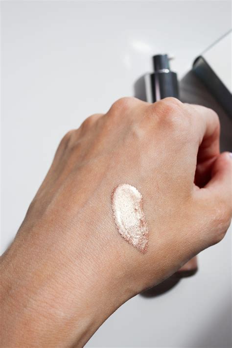 Becca Cosmetics Ignite Liquified Liquid Highlighter Review