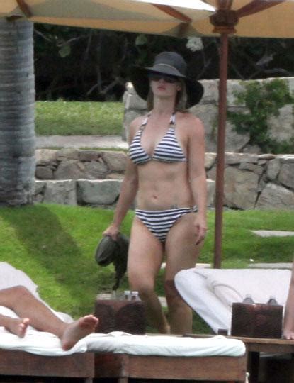Jennie Garth Rocks Her Bikini Body