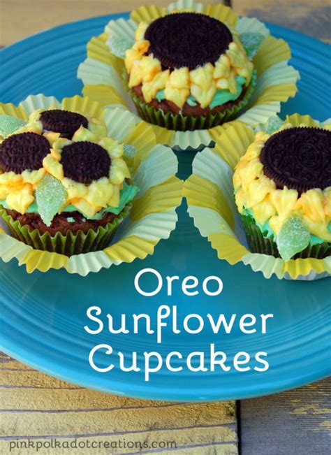 Grab your prepared green frosting bag and hold your piping bag at a 45 degree angle. Oreo Sunflower Cupcakes - Pink Polka Dot Creations