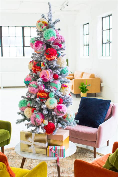 Joy Xmas 37 Decorating Christmas Tree Pics