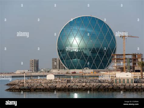 Aldar Hq Building Abu Dhabi Hi Res Stock Photography And Images Alamy