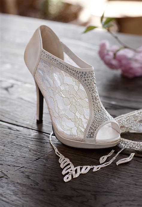 20 Vintage Wedding Shoes That Wow Deer Pearl Flowers