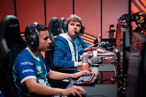 Welcome to the official twitter page of the @s04 esports team, competing in #lec, prime league, fifa & pes. Schalke 04 keep playoff hopes alive with dominating win ...
