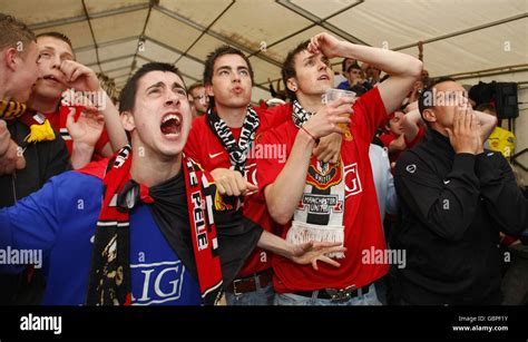 Soccer Manchester United Fans React Sam Platts Pub Manchester