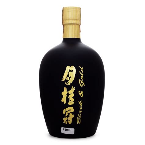 This versatile sake has a smooth, mellow flavor and can be enjoyed warmed, room temperature or chilled. Sake Gekkeikan Black & Gold 750ml - Espaço Prime Bebidas Premium - Gin Vodka Whisky Rum Tequila ...