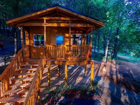 Cabin Treehouse near Tazewell, Virginia