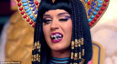 Katy Perry Transforms Into Cleopatra For Music Video Dark Horse Daily