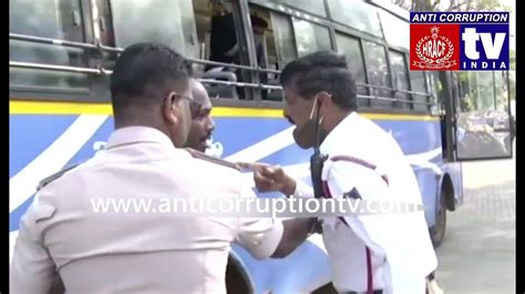 bus driver fight with traffic police belagavi karnataka anti corruption tv india youtube
