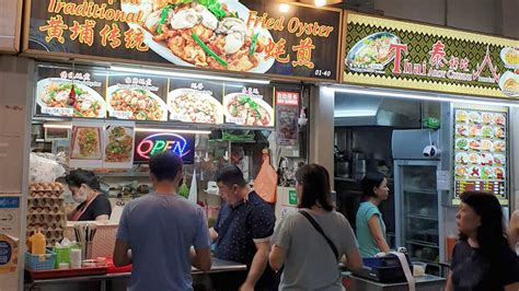 Whampoa Hawker Lets Elderly Cleaner Take Choice Pickings Of Roast Duck
