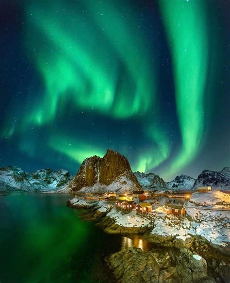Northern Lights 💚🌌💚 Lofoten Islands Norway 🇳🇴 Theprotraveler