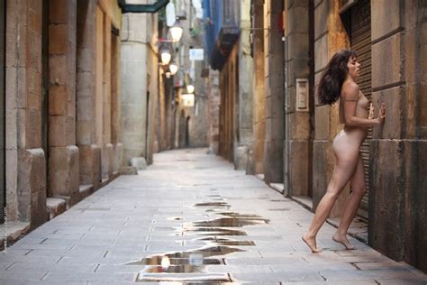 Chupate Esa Mandarina Nudes In The Streets Of Barcelona