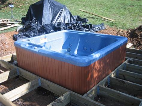 This is the perfect diy plan for someone who wants an inexpensive and simple hot tub but still wants it after you cut and join the staves, build the base and begin assembling the tub. 9 DIY Outdoor Hot Tubs You Can Build Yourself - Shelterness