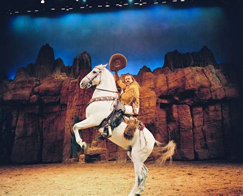 The shows introduced many western performers and personalities, and a romanticized version of the american. Disneyland Paris, Disney Village - Buffalo Bills Wild West ...