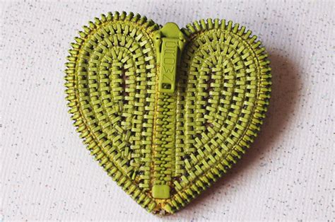 Chartreuse Vintage Zipper Brooch | Etsy | Zipper crafts, Zipper flowers, Zipper art