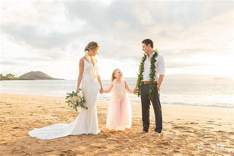 A maui wedding day is a full service wedding/ event planning and coordination company. Find the Top Maui Beach Wedding Venues & Locations in Hawaii