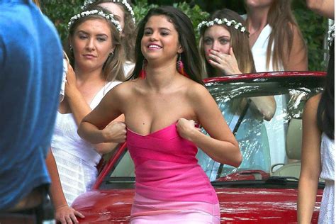 Selena Gomez Nue Dans Neighbors Sorority Rising