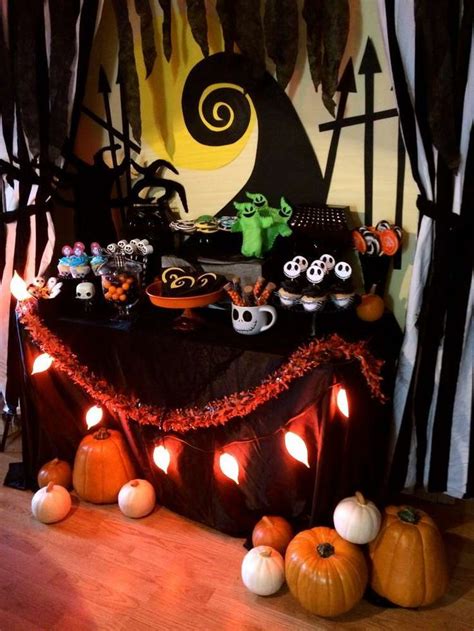 While at michaels the other day i decided to pick up a halloween tree and a few ornaments. Halloween Halloween Party Ideas | Nightmare before ...