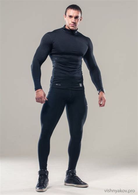 Nice Workout Clothing Ideas For Cool Men Who Are Stunning