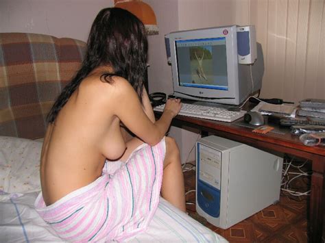 Love Sex Nude Girl In Front Computer