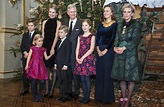 Los Reyes de Bélgica con sus hijos y las Princesas Astrid y Claire en ...