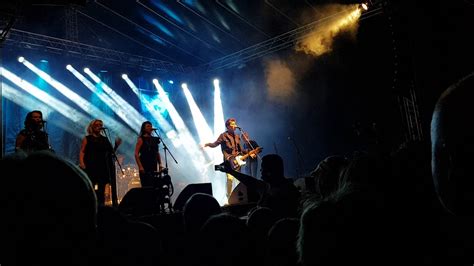 Května 2010) by se v únoru 2015 dožil padesáti let a v květnu uplyne smutných pět let od jeho smrti. Kouřimská skála 2018 - Petr Muk Band & SHALOM / Chodíme ...