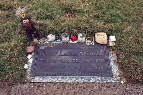 el cementerio del rock nancy spungen 1958 1978 ~ anecdotario del rock las anécdotas y