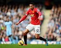 Manchester United centre-back Chris Smalling signs deal to stay at Old ...