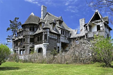 The Worlds Most Spooky Abandoned Houses