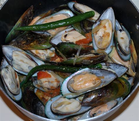 If the shell is slightly open, tahong must close quickly if tapped against a counter. Ginisang Tahong - Ilocano Recipe (Sauteed Mussels ...
