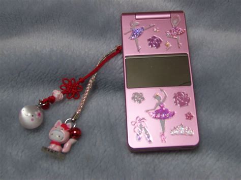 Pin By Cris Figueiredo On L♥ve Pink ♪♥ Phone Charm Retro Phone Cell