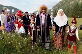 哈薩克文化——便於騎乘的哈薩克服飾 - 每日頭條