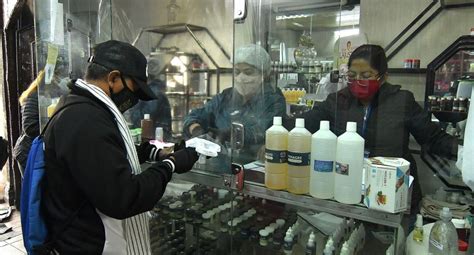 Llegaron con los ojos amarillos a causa de la intoxicación por el uso de productos sin. Coronavirus | Parlamento en Bolivia promulga una cuestionada ley sobre dióxido de cloro | COVID ...