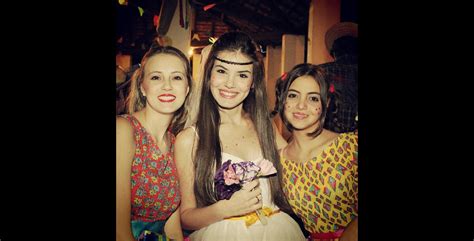 Foto Camila Com As Irmãs Numa Festa Junina Purepeople