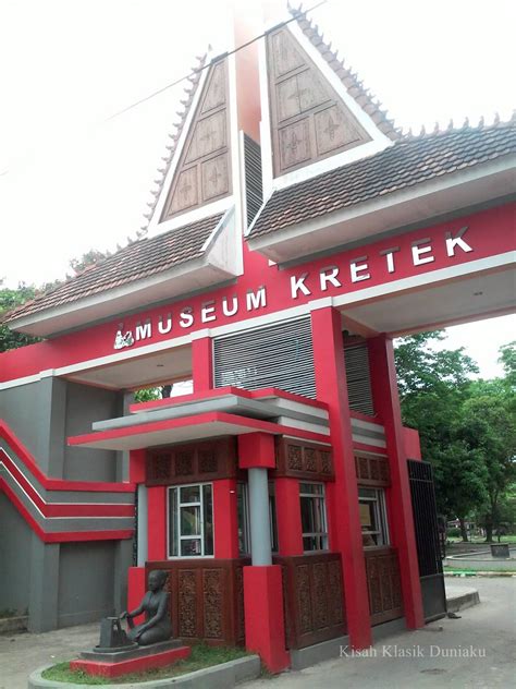 Membayar tiket masuk seharga rp. Berapaa Biaya Masuk Taman Museum Kretek Kudus - Taman ...