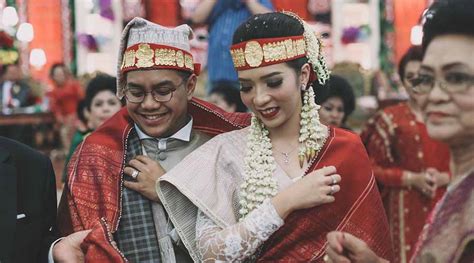 Pakaian Adat Batak Toba Dan Pakaian Pengantin Adat Batak Toba