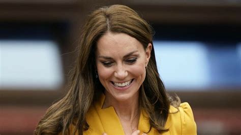 Kate Middleton Na Dužnosti Pokazala Majčinsku Stranu Zbog Nježnih