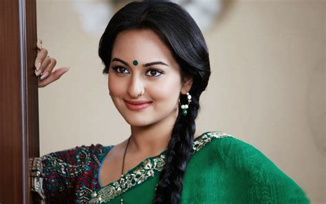 Bollywood World Wallpapers Sonakshi Sinha In Green Sarees Hd Wallpapers