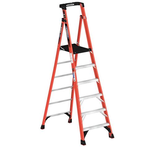 Werner 12 Ft Reach Fiberglass Podium Ladder With 300 Lb Load Capacity
