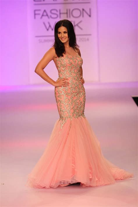 Bollywood Divas Who Sizzled On The Ramp At Lwf 2014
