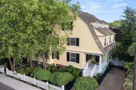 Bob Vila Transformed This 745m Old House In Massachusetts