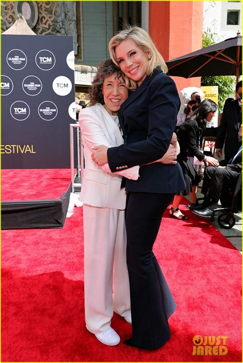 Jane Fonda Sheds Tears While Honoring Lifelong Friend Lily Tomlin