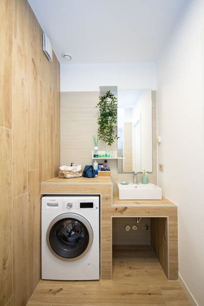 Infatti, il mosaico per la doccia in muratura può essere esteso a tutta la stanza, creando, così, un unico ambiente. Foto: Mobile Bagno In Muratura con Lavanderia di Design ...