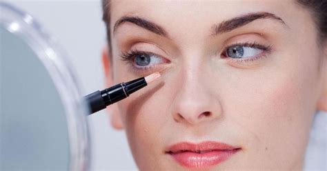 Follow These 5 Steps To Stop Your Concealer From Creasing Concealer