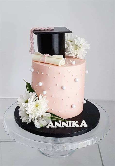 45 Elegant Graduation Cake Ideas Perfect For A Crowd Graduation Cakes