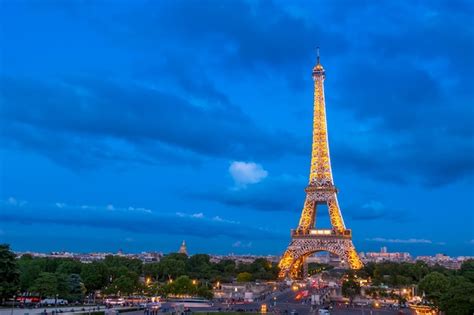 Premium Photo Summer Twilight And Lights Of The Eiffel Tower