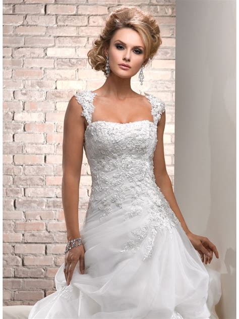 And while you may consider a dress that covers up. Vintage Lace Wedding Dresses with Cap Sleeves - Sang Maestro